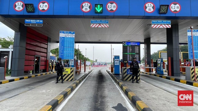 MLFF adalah sistem transaksi di jalan tol yang membuat mobil tak perlu antre di gerbang. (CNN Indonesia/Damar Sinuko)